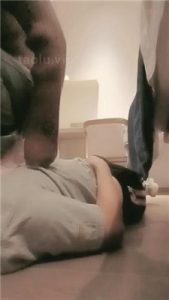 【陌初】狗链遛狗/运动鞋踩踏/白袜脚闻舔_绳缚吧