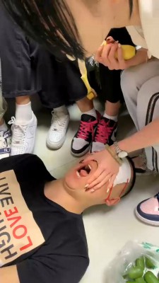 图片[2]_【精神小妹】4S学生主-运动鞋白袜/喂食呕吐_绳缚吧