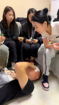图片[3]_【精神小妹】4S学生主-运动鞋白袜/喂食呕吐_绳缚吧