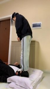 【精神小妹】6S学生主-重度全体重踩/踢踹_绳缚吧