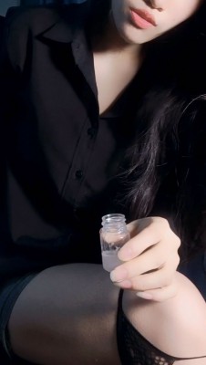 『红颜榜』小狐狸烟丝口水诱惑舔脚pov踩果冻_绳缚吧
