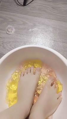 图片[4]_『红颜榜』小狐狸烟丝口水诱惑舔脚pov踩果冻_绳缚吧