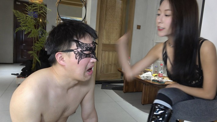 图片[2]_【双胞胎萌主】舔脏鞋底，暴踹狗脸，耳光_绳缚吧
