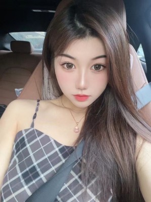 三人运动鞋全体重踩踏男M_绳缚吧