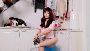 【芊芊】三双鞋踩馒头做狗脸 动态视角_绳缚吧