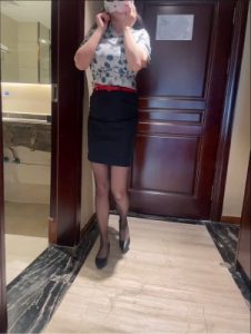 酒店玩舔空姐的黑丝原味臭脚_绳缚吧
