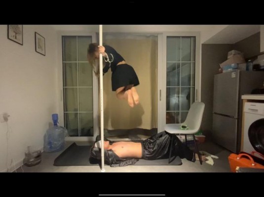 图片[3]_新人精神小妹第一次玩狗 爆狠跳踩 原味脚闷脸_绳缚吧