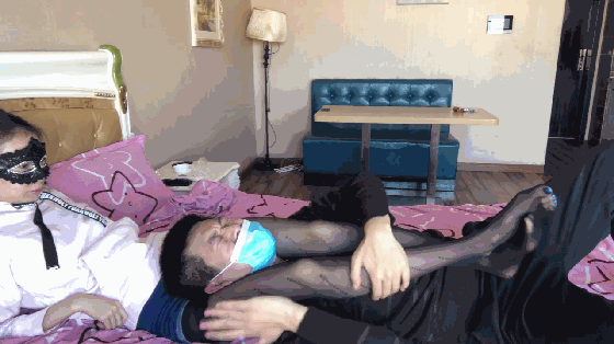 图片[3]_诗曼 野蛮姐姐残酷腿绞欺负弟弟_绳缚吧