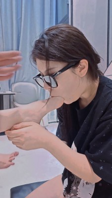 图片[15]_『红颜榜』皇家御姐露脸强制圣水舔脚双调女奴一柔_绳缚吧