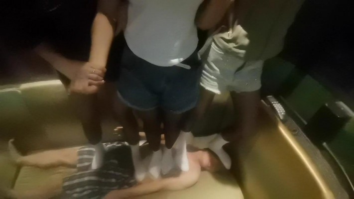图片[6]_6人白棉袜群体踩踏_绳缚吧