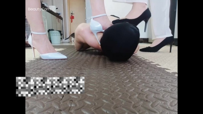 图片[11]_小鱼姐姐晚礼服白高跟携手梦梦女神强制全体重踩踏，踩脖子_绳缚吧