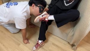 【无双工作室】素人系列二：给素人舔鞋底，鞋底喂食_绳缚吧