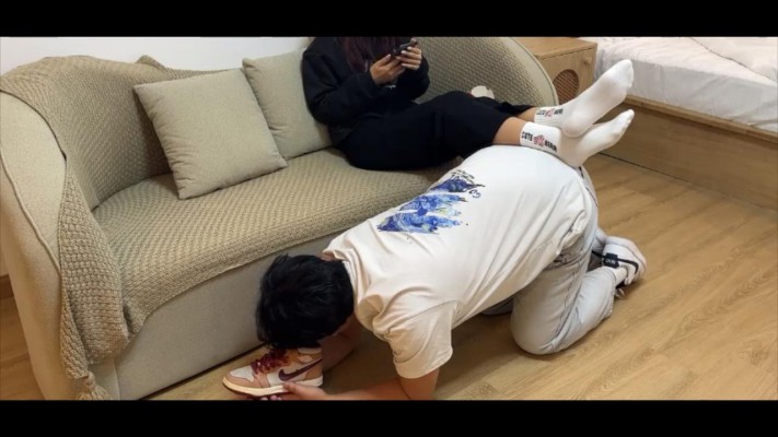 图片[7]_【无双工作室】素人系列二：给素人舔鞋底，鞋底喂食_绳缚吧