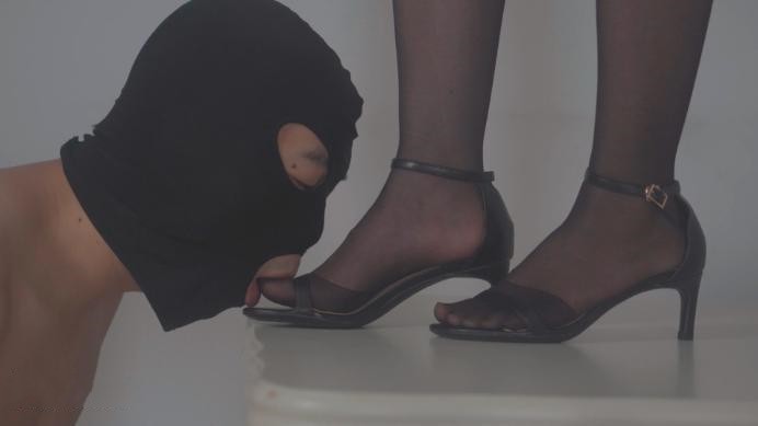 【贝琳】女同事和狗子的休闲游戏_绳缚吧