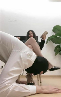 【甜一】铆钉高跟肉丝跪舔/虐乳_绳缚吧