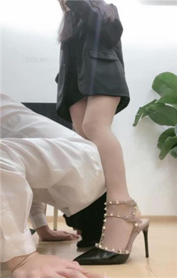 图片[2]_【甜一】铆钉高跟肉丝跪舔/虐乳_绳缚吧