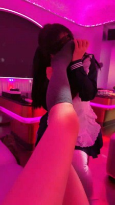 图片[4]_【美美子】KTV女慕伺候-闻靴/臭袜脚捂脸/裸足插嘴舔_绳缚吧