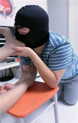 图片[9]_【蜜糖情侣】家奴裸足恋足舔_绳缚吧