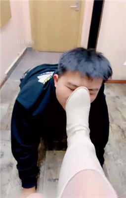 【白茶】白长靴白丝跪舔恋足调_绳缚吧