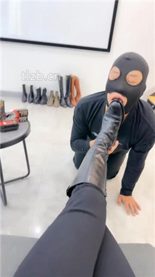 图片[6]_【辣姐】狗舌头舔鞋油保养7双皮靴_绳缚吧