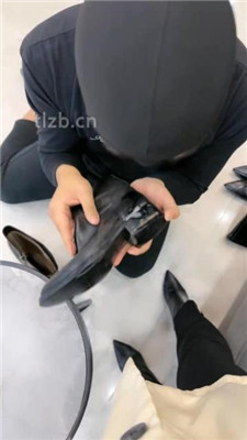 图片[12]_【辣姐】狗舌头舔鞋油保养7双皮靴_绳缚吧