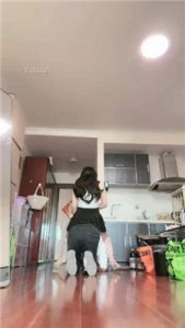 【糯米姐姐】白丝配华伦天奴教训狗奴_绳缚吧