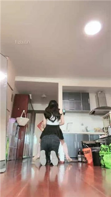 【糯米姐姐】白丝配华伦天奴教训狗奴_绳缚吧