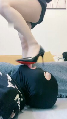 【甜一】高跟裸足恋足狂舔_绳缚吧