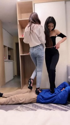 【宸宸】御姐双S高跟踩踏体育生【双视角版】_绳缚吧