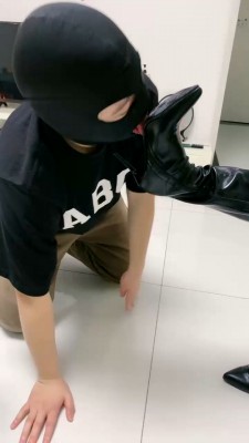 【蜜糖情侣】保养皮靴后的奖励_绳缚吧