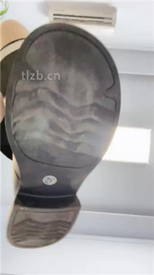 图片[2]_【奈奈】第一视角-脏鞋底胯下辱_绳缚吧