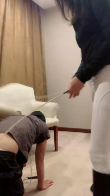 图片[6]_【蜜蜜骑士】藤条狂抽/骑马爬行遛狗_绳缚吧