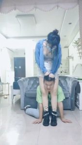 【香芋朱朱】双S开发小白口嗨狗-踩踏窒息/口水吐脸【双视角版】_绳缚吧