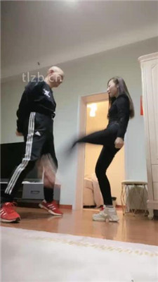 【魅儿】运动鞋白袜重度连环提档_绳缚吧