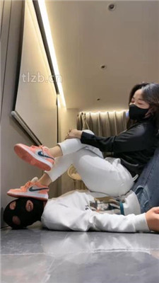 图片[2]_【辣姐】运动鞋全体重踩/船袜脚插嘴/吃袜子/口水吐脸_绳缚吧