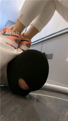 图片[17]_【辣姐】运动鞋全体重踩/船袜脚插嘴/吃袜子/口水吐脸_绳缚吧