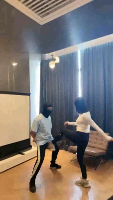 【美美子】双S踢裆场-高跟踩踏碾/手脚鞋底耳光_绳缚吧