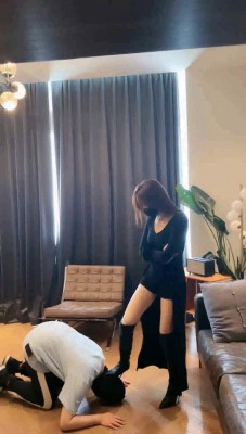 图片[2]_【美美子】双S踢裆场-高跟踩踏碾/手脚鞋底耳光_绳缚吧