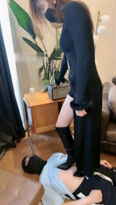 图片[3]_【美美子】双S踢裆场-高跟踩踏碾/手脚鞋底耳光_绳缚吧