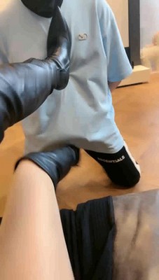 图片[9]_【美美子】双S踢裆场-高跟踩踏碾/手脚鞋底耳光_绳缚吧