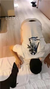 【米小唐】黑丝高跟踩恋足狗【上】_绳缚吧
