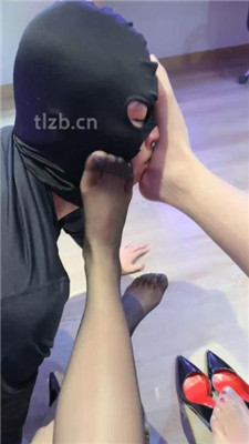 图片[12]_【潘妮女王】双S-丝袜美腿诱惑踩地毯狗【双视角版】_绳缚吧