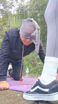 【果儿S】户外tj贱奴偶遇路人_绳缚吧
