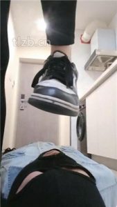 【美娜格格】运动女神-脏鞋底白袜虐废【完整版】_绳缚吧