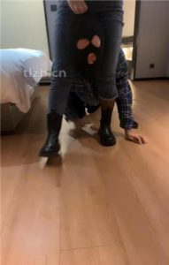 【绝美兔女王】喝洗脚水/跪舔脏鞋白袜_绳缚吧