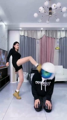 【麋鹿银儿】超踢踹/闻臭白袜/人形马桶_绳缚吧