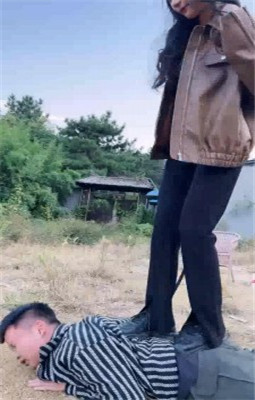 图片[10]_【允薇】庄园清理女主脏泥靴底/鞭打飞踹踩踏_绳缚吧