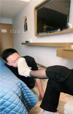 【绝美兔女王】小白鞋白袜配黑丝虐贱奴_绳缚吧