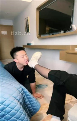 图片[2]_【绝美兔女王】小白鞋白袜配黑丝虐贱奴_绳缚吧
