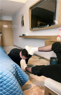图片[4]_【绝美兔女王】小白鞋白袜配黑丝虐贱奴_绳缚吧